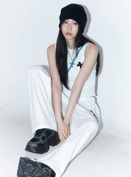 patched-chic-sleeveless-top-iy516