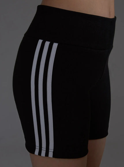 ribbed-track-shorts-with-stripes-black-io517