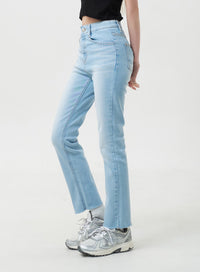 straight-leg-jeans-by331