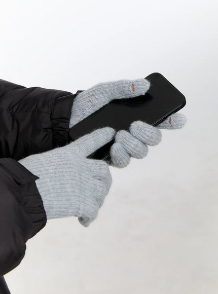 smart-touch-ribbed-knit-gloves-in512