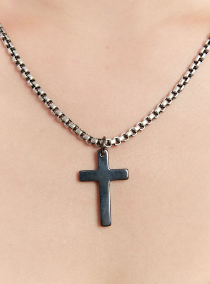 classic-cross-pendant-necklace-in528