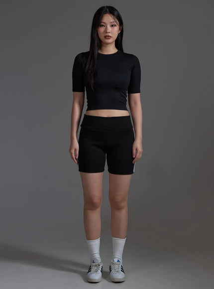 basic-fitted-crop-t-shirt-black-io517