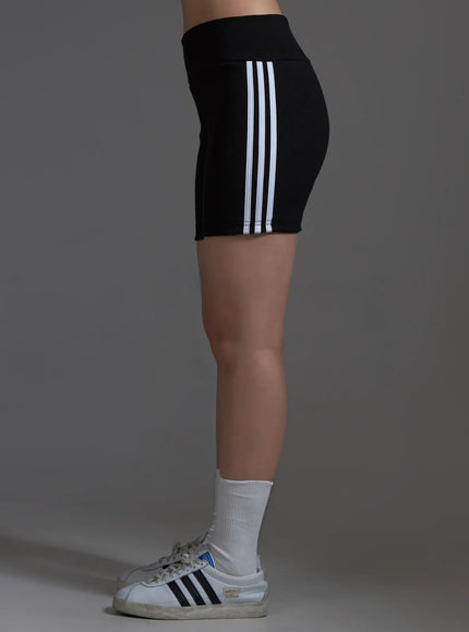 ribbed-track-shorts-with-stripes-black-io517