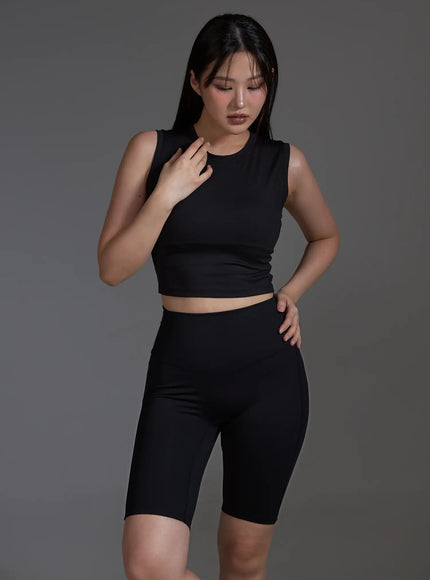 slim-fit-cropped-sleeveless-top-black-io517