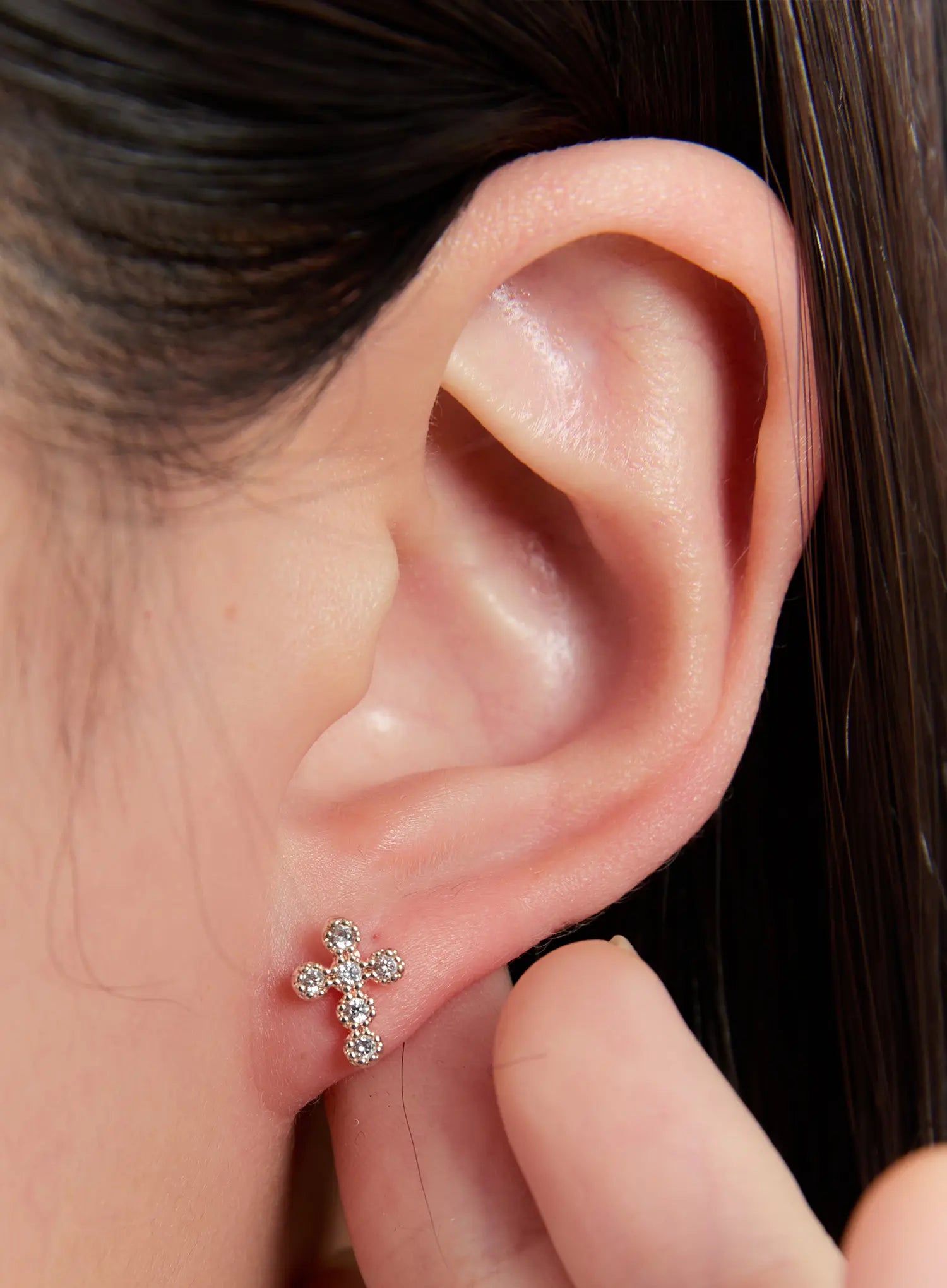 elegant-crystal-cross-earrings-in528 / gold