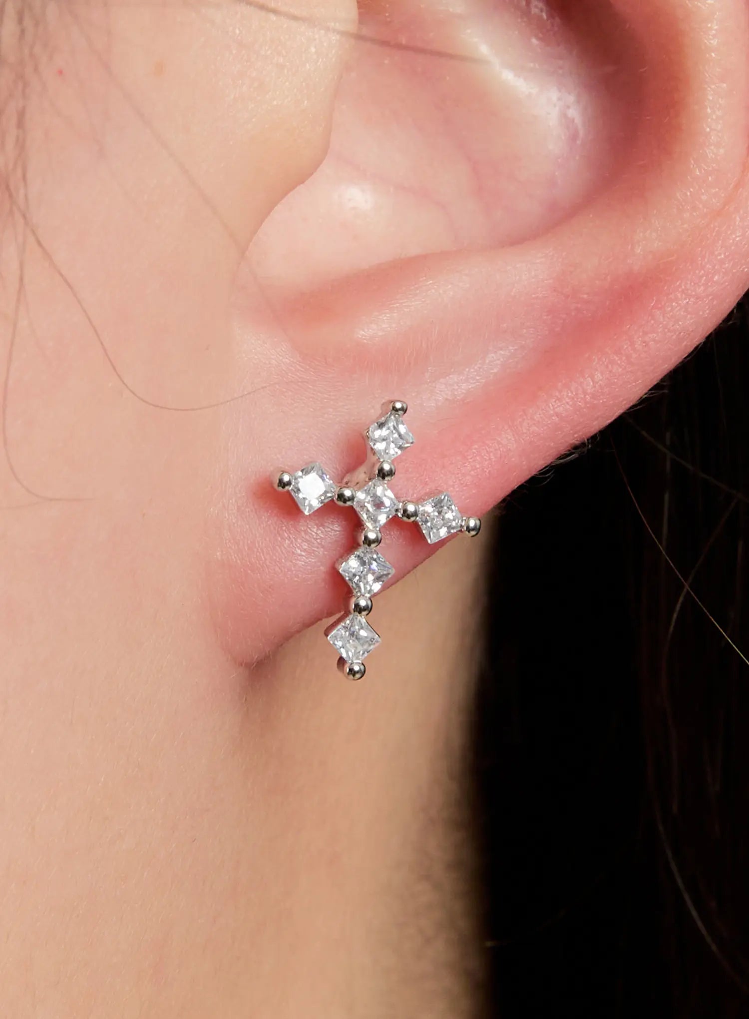 elegant-cross-stud-earrings-in528 / Silver