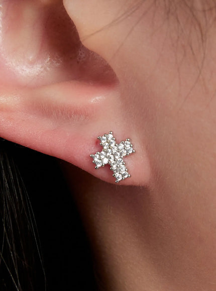 classic-cross-stud-earrings-in528 / Silver