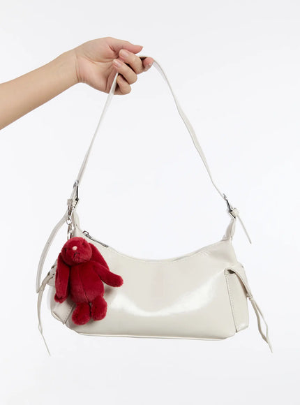 blush-charm-keyring-in528