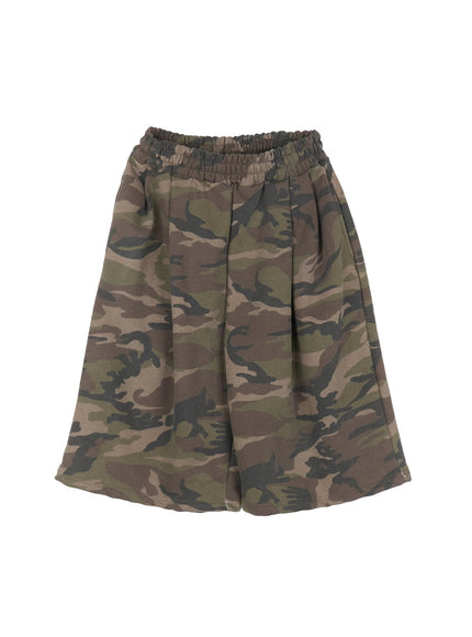 camo-pintuck-oversize-sweatshorts-iy529