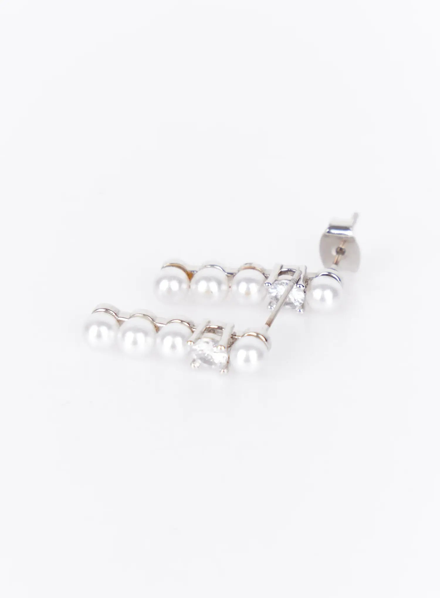 pearl-drop-earrings-iy520