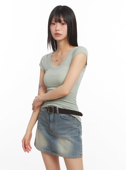 slim-fit-slightly-sheer-top-ia528