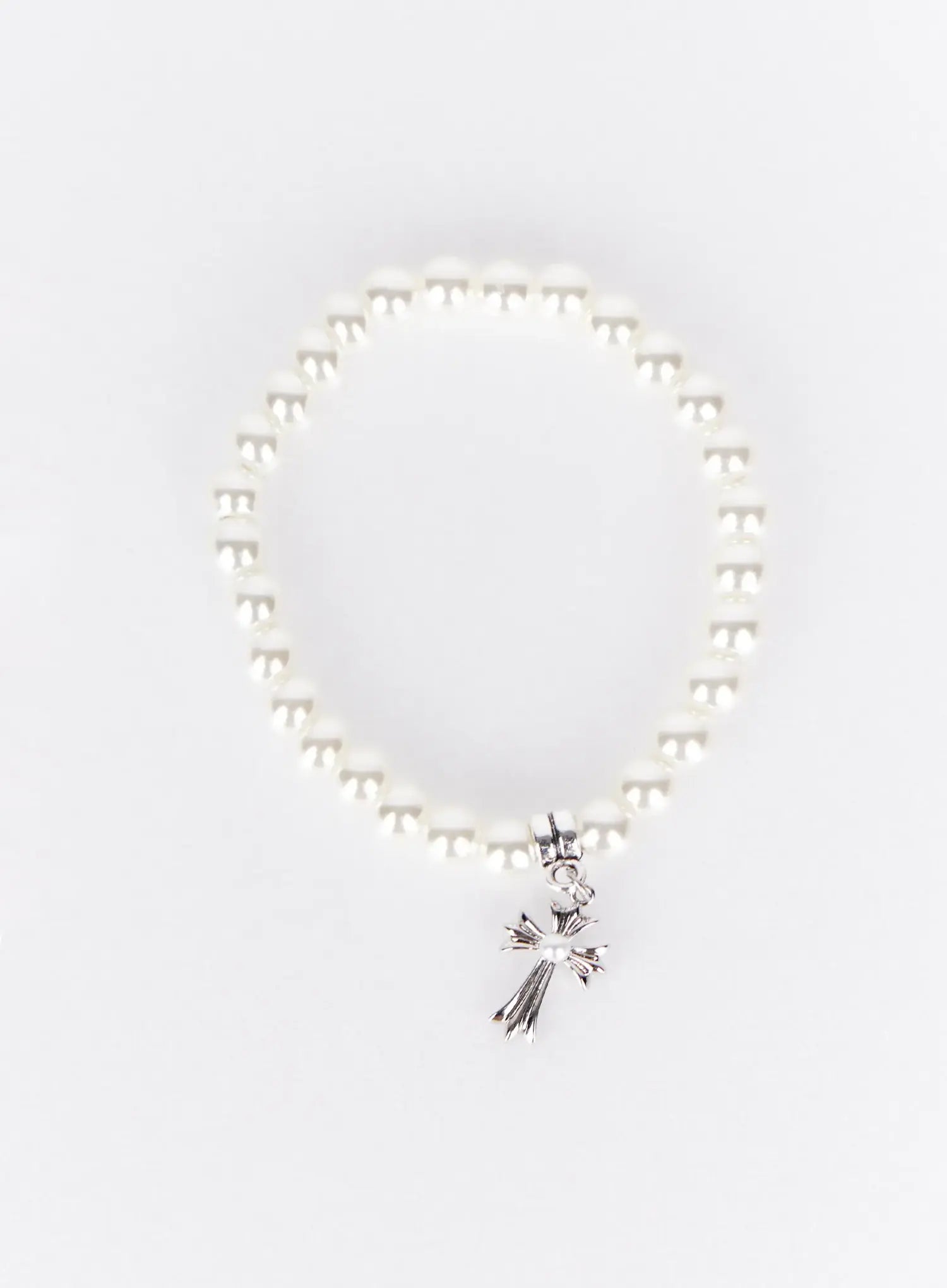 pearl-bracelet-with-cross-pendant-iy520