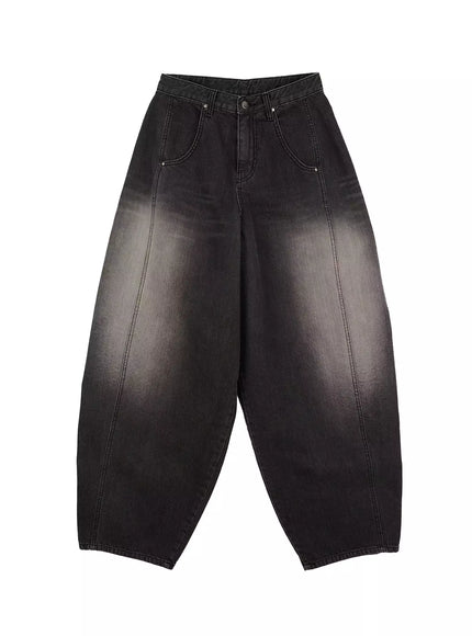 yunho-oversized-wing-print-jeans-if526