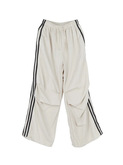 mens-parachute-nylon-track-pants-il515 / Light beige
