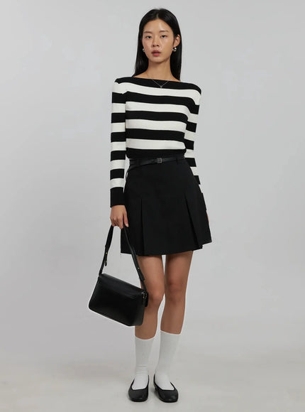 striped-boat-neck-knit-top-ij508