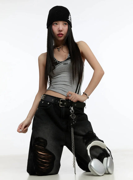 padded-graphic-print-halter-top-im513