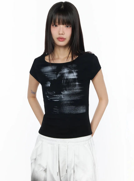 grunge-wash-graphic-tee-iy525 / Black