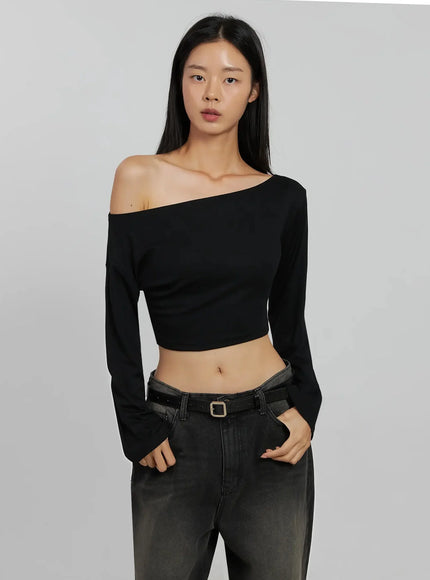 off-shoulder-crop-long-sleeve-top-ij509 / Black