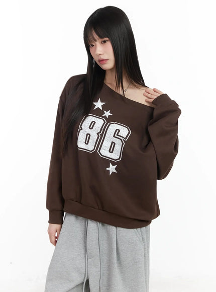 86 Sporty Off-Shoulder Sweatshirt IM530