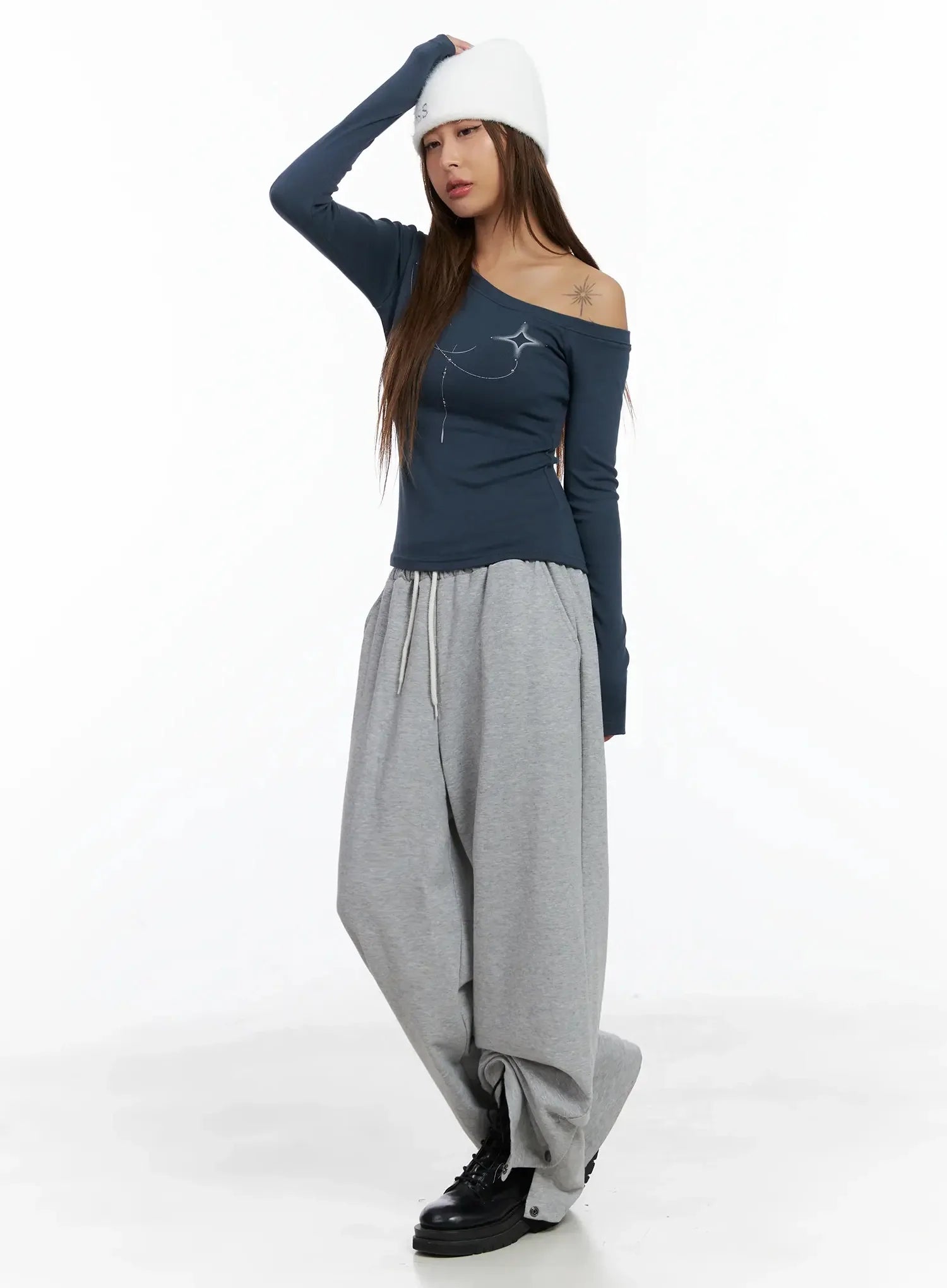 geometric-studded-off-shoulder-top-in528 / Dark blue