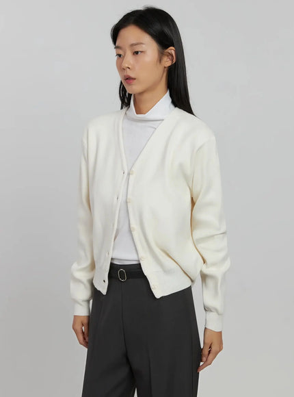 classic-v-neck-cardigan-ij508 / Light beige