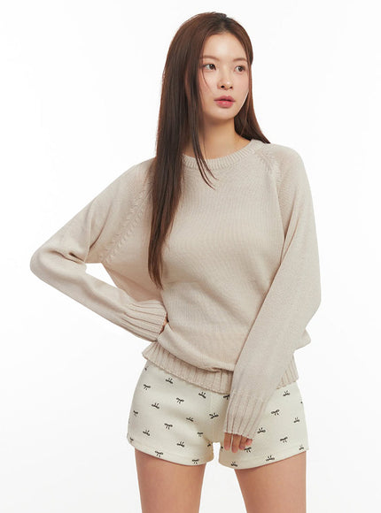 basic-round-neck-sweater-im513 / Light beige