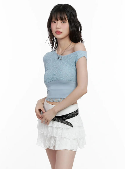 asymmetric-off-shoulder-lace-trim-top-il531 / Light blue