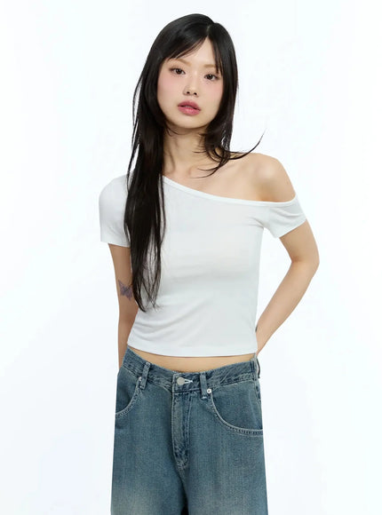one-shoulder-crop-top-iu524 / White