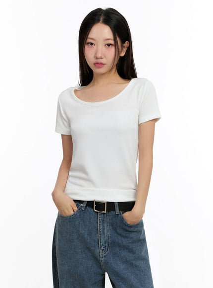 slim-fit-buttoned-u-neck-top-iu509 / White