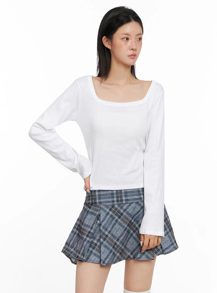 wide-neck-fitted-long-sleeve-top-is508 / White