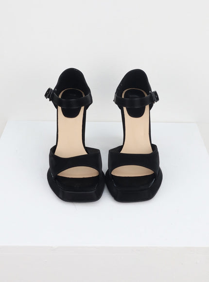 heel-buckle-sandals-iu322