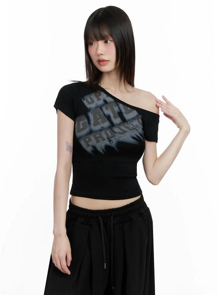 asymmetric-off-shoulder-graphic-top-il528 / Black