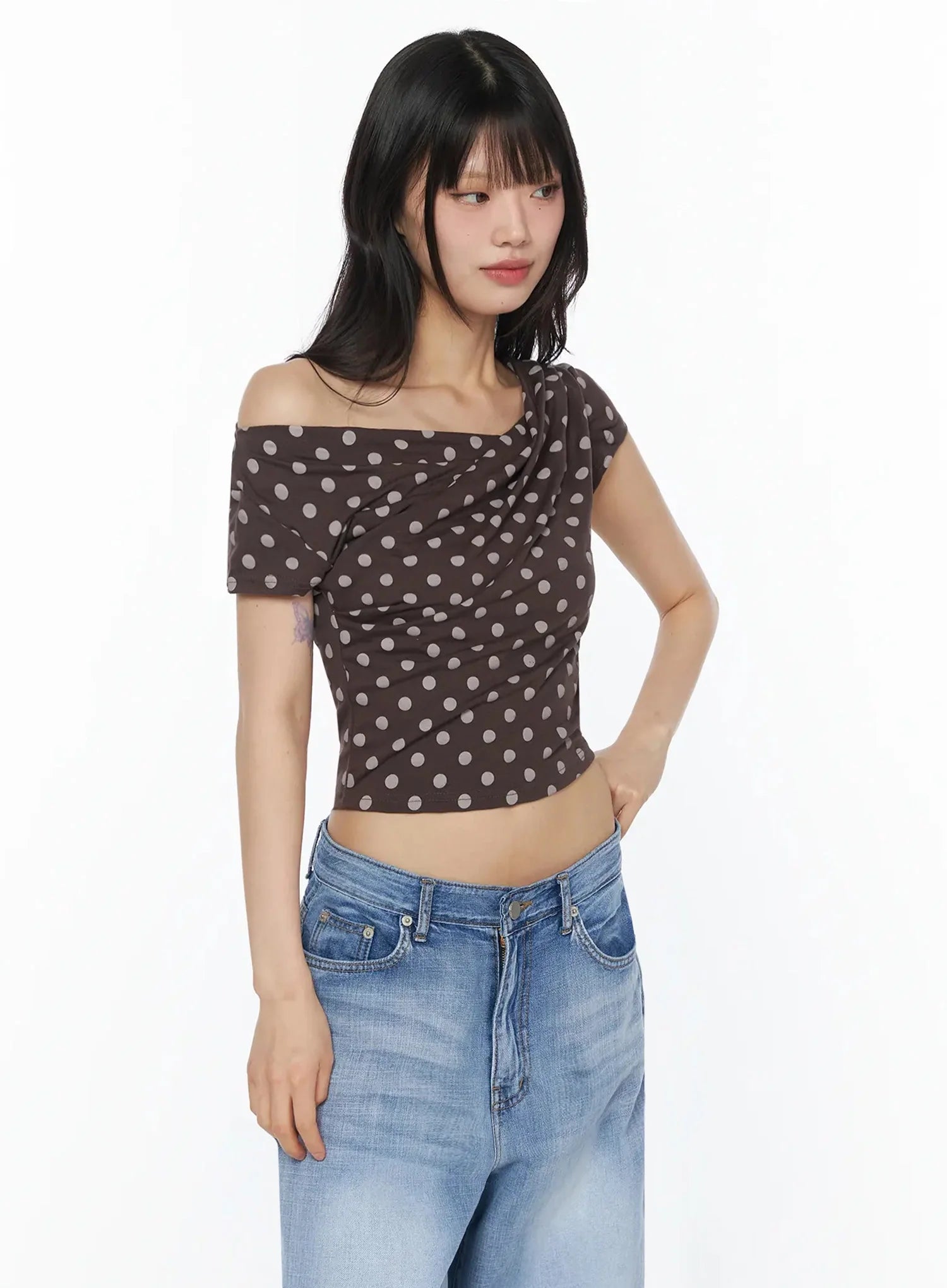 polka-dot-off-shoulder-crop-top-iy525 / Brown