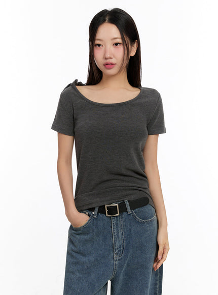 slim-fit-buttoned-u-neck-top-iu509 / Dark gray