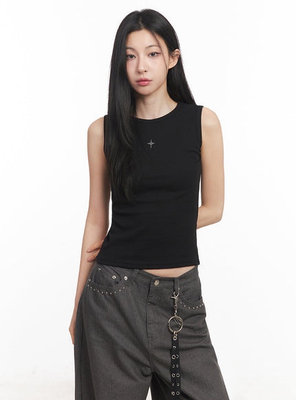 slim-fit-sleeveless-star-graphic-top-iy516 / Black