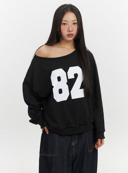 one-shoulder-graphic-crewneck-if510 / Black