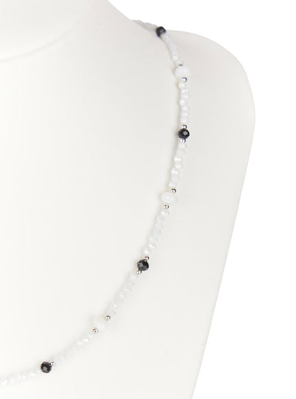 mens-beaded-charm-necklace-iy508