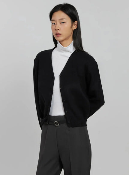 classic-v-neck-cardigan-ij508 / Black
