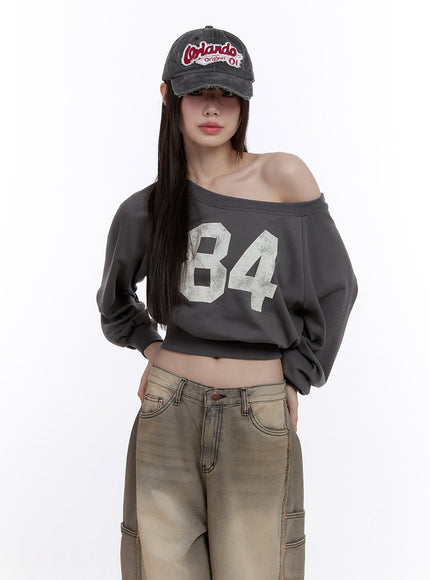 84-graphic-one-shoulder-cropped-sweatshirt-cf512