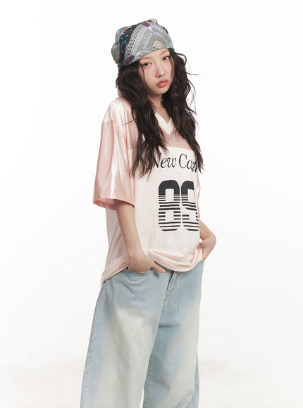 graphic-v-neck-oversized-tee-ca518