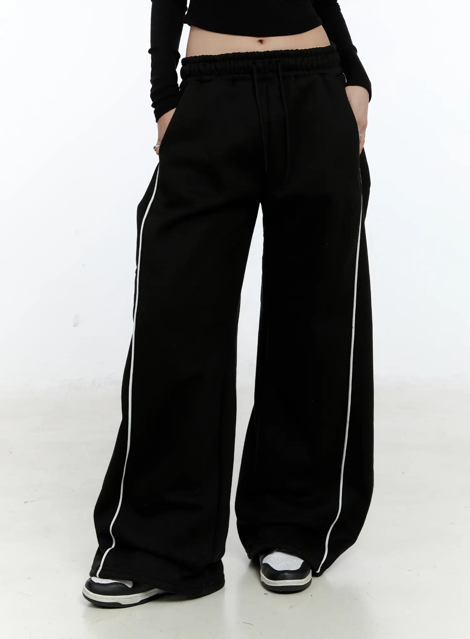 wide-leg-track-sweatpants-cn517