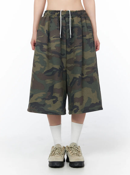 camouflage-patterned-bermuda-shorts-cy508