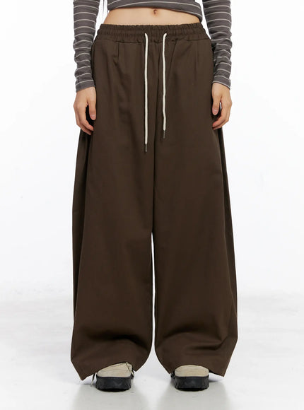 embroidered-back-pocket-drawstring-trackpants-cs509