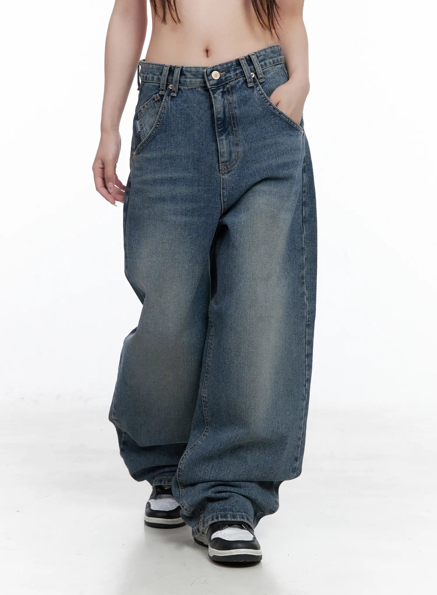 Laney Washed Wide-Leg Jeans CO520