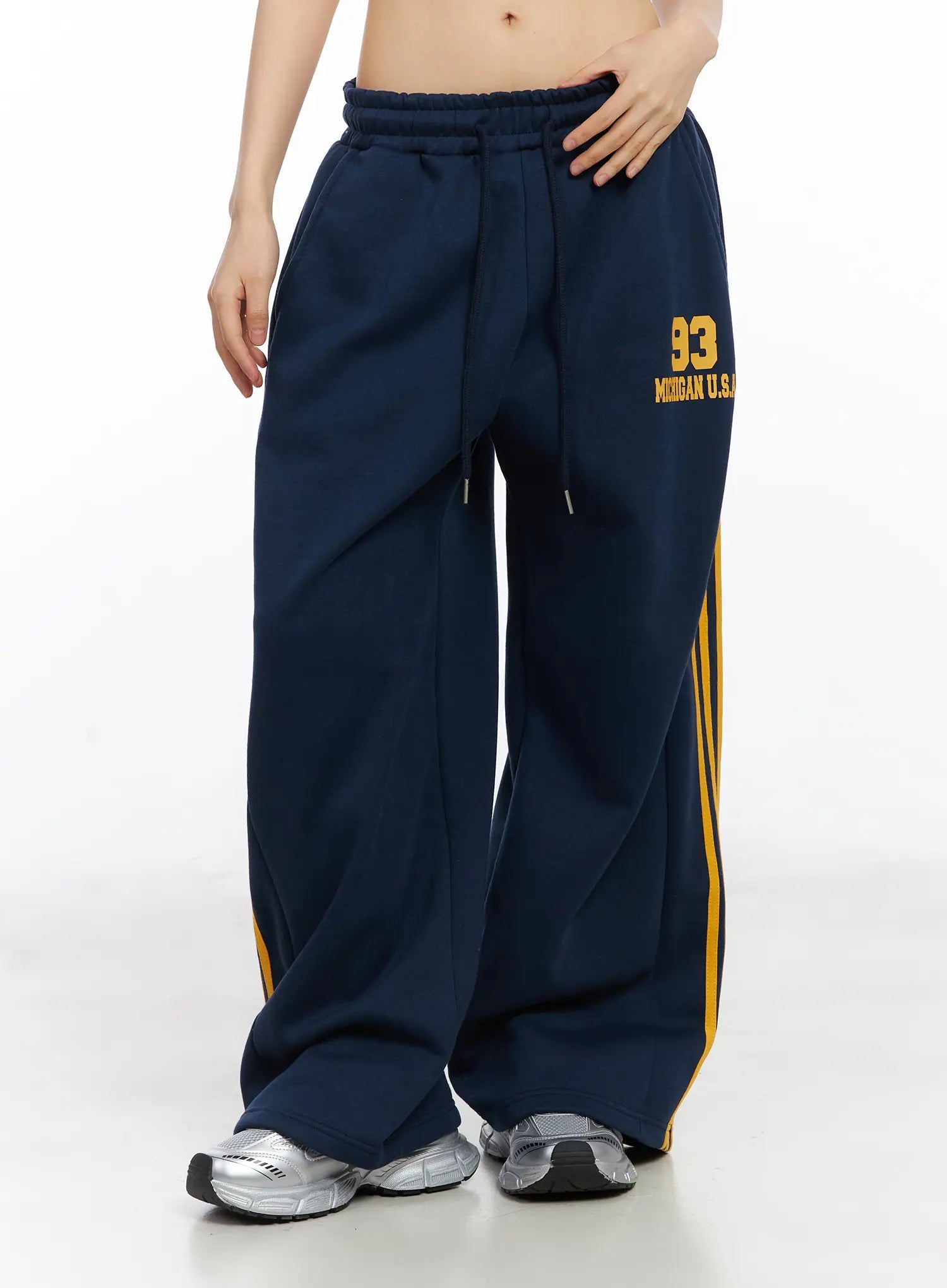 wide-leg-track-pants-cd519