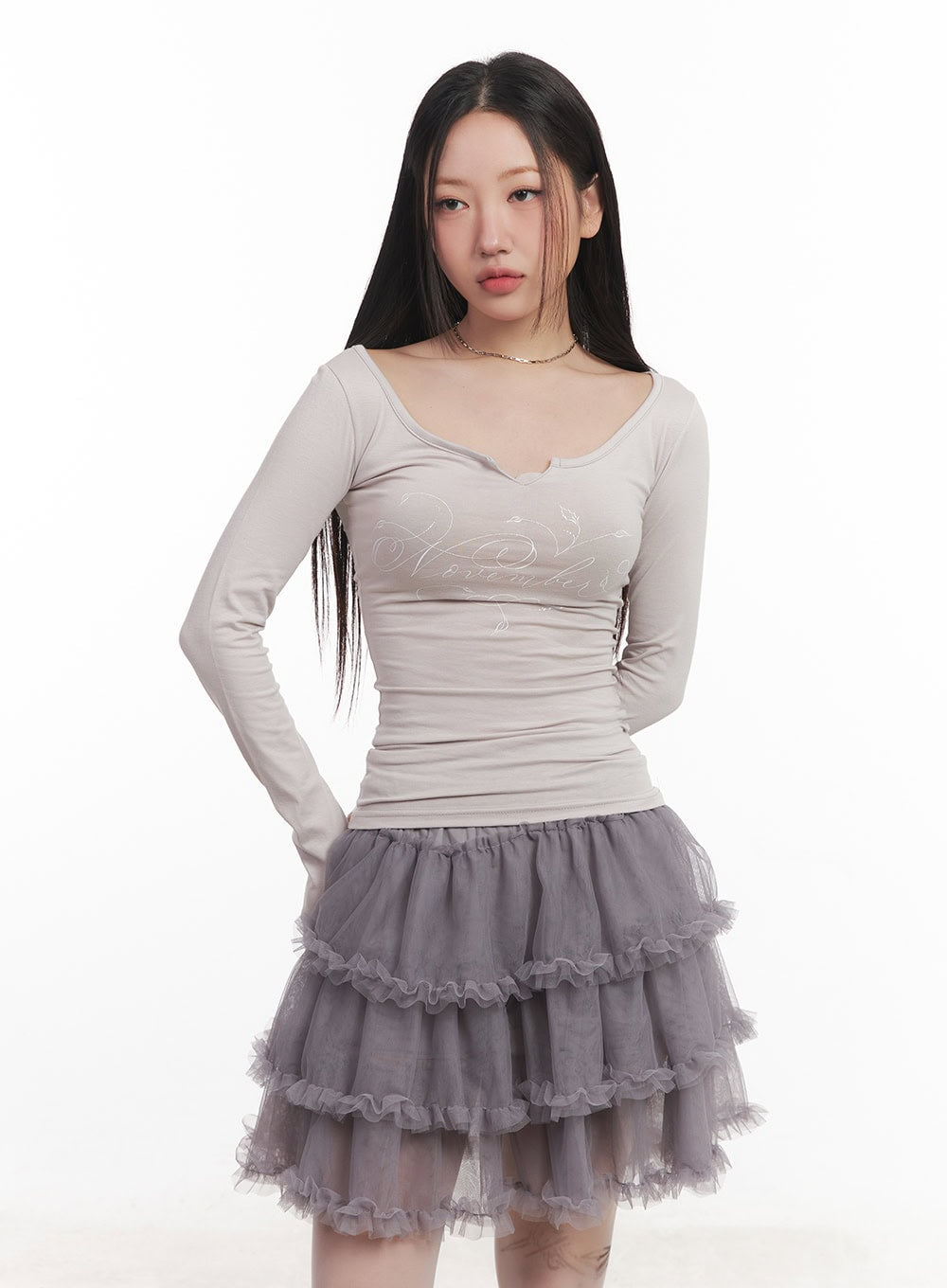 graphic-long-sleeve-v-neck-top-cm528