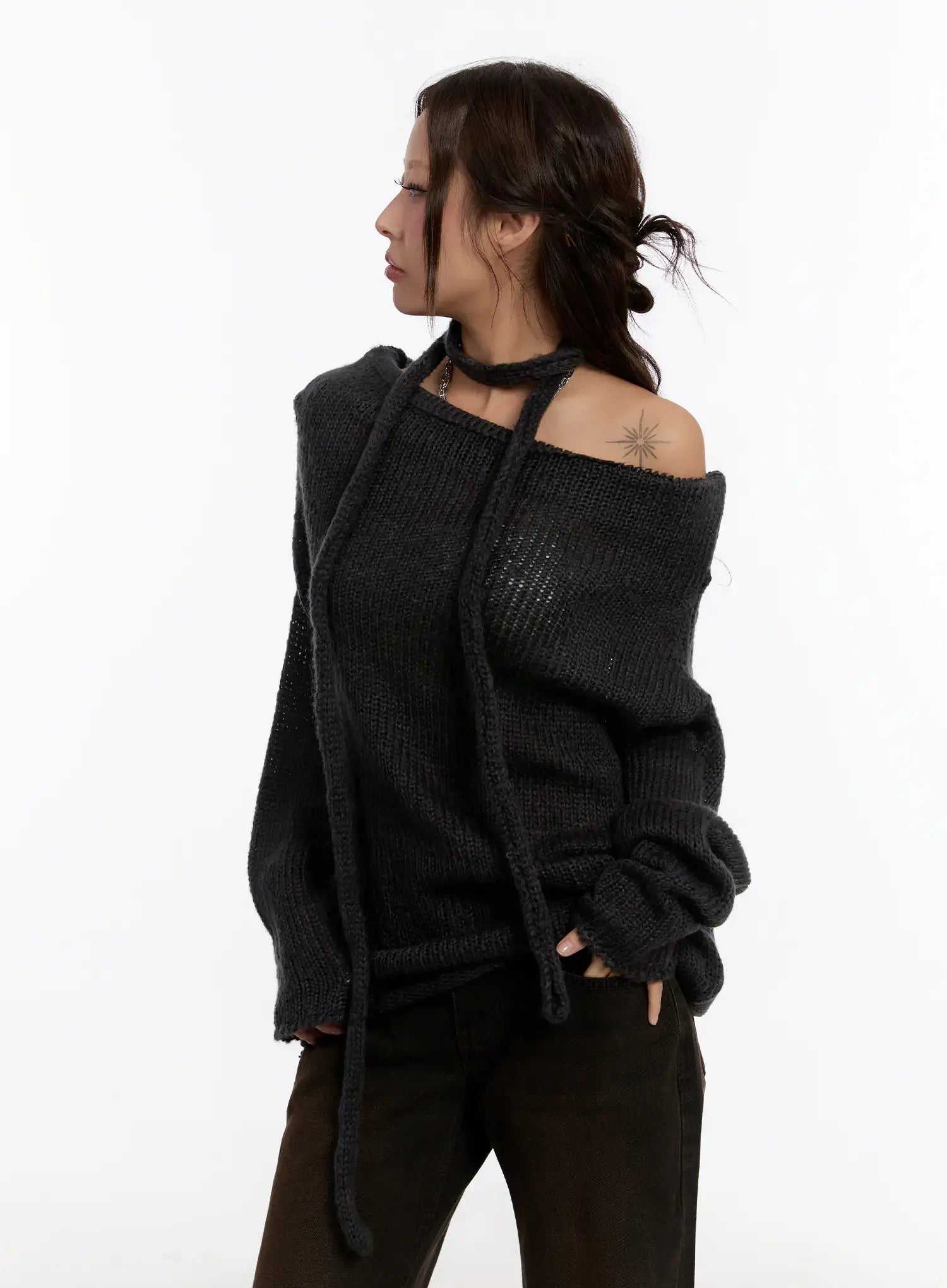 off-shoulder-knit-sweater-with-scarf-cn527 / Dark gray