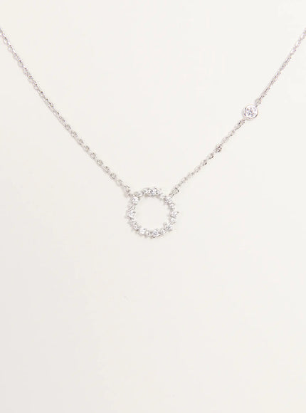 acc-arabesque-letter-necklace-kc1008 / Silver