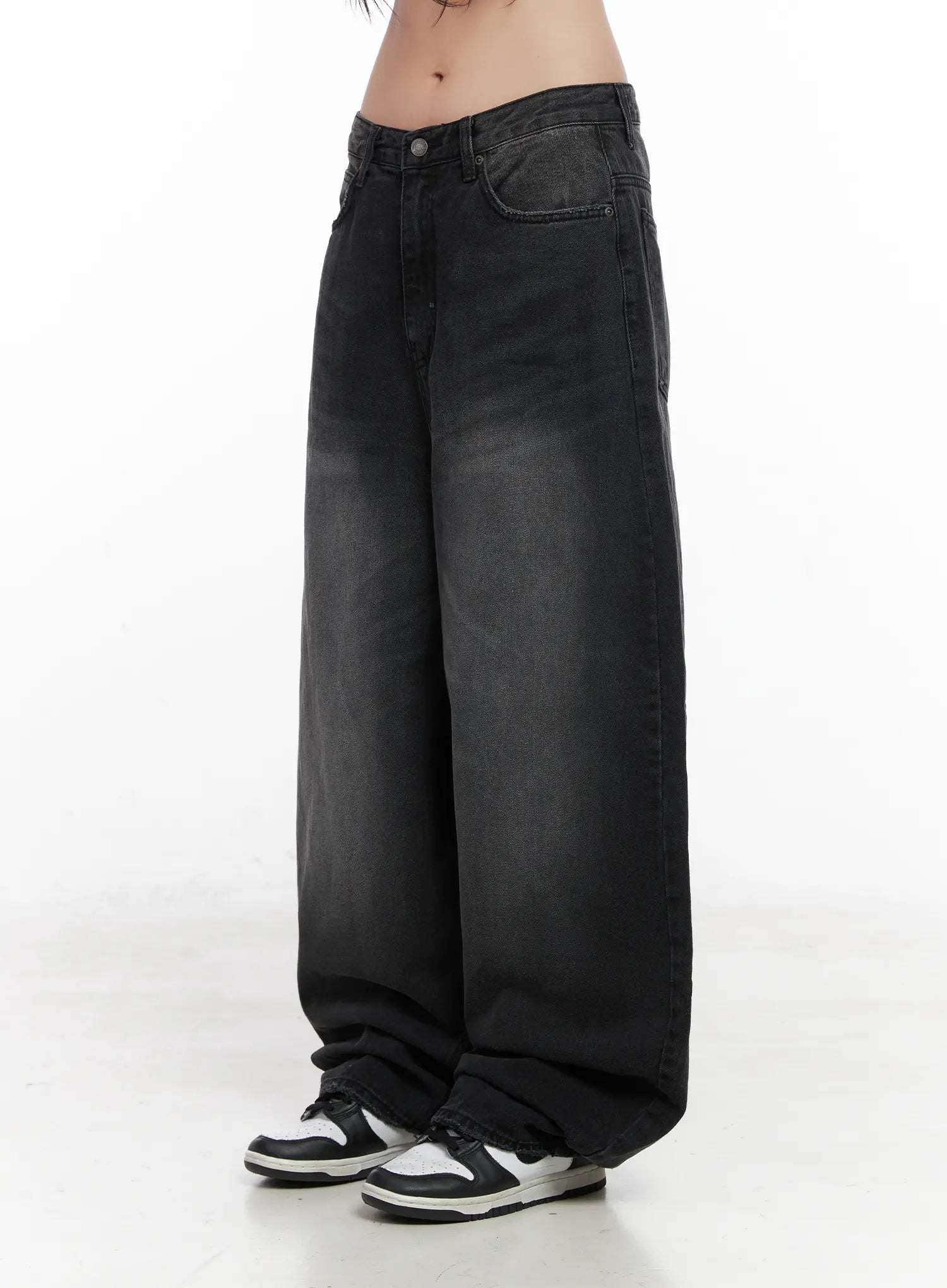 yuji-dark-washed-baggy-jeans-cn513