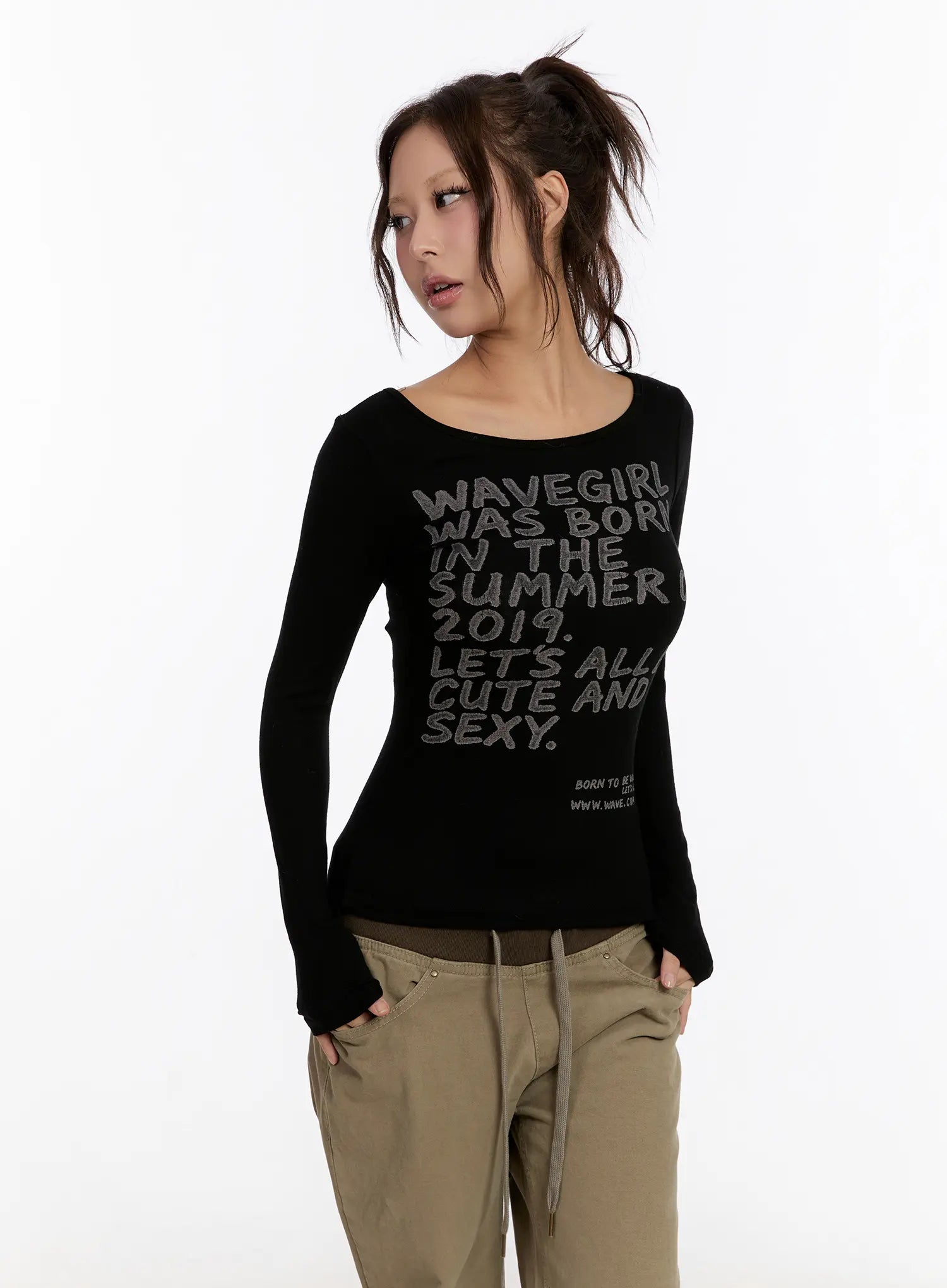 slim-fit-lettering-long-sleeve-top-cn527 / Black